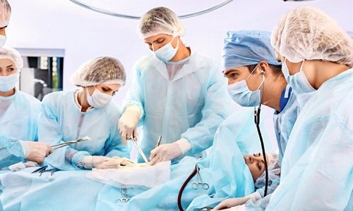 После кесарева сечения жжение при мочеиспускании обусловлено постоперационным инфицированием или повреждением эндотелия